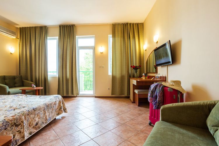 Совместные семейные моменты в двухместном семейном номере.